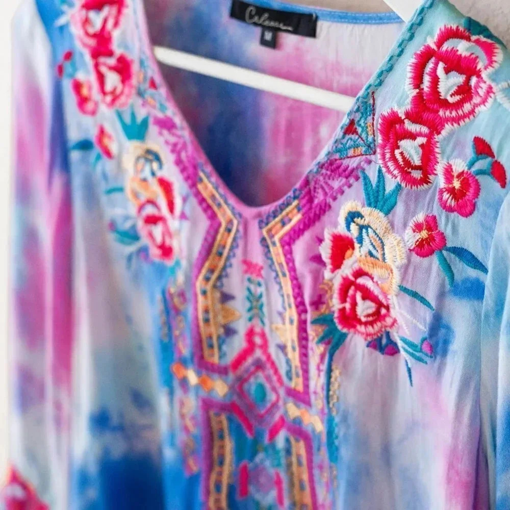Calessa Tunic Top Size Medium Tie Dye VNeck Roll Tab Sleeves Embroidered - Picture 8 of 9